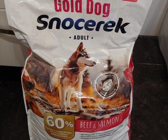 Sprzedam karmę 1 worek 15 kg + 1/4 worka otwartego gratis. 