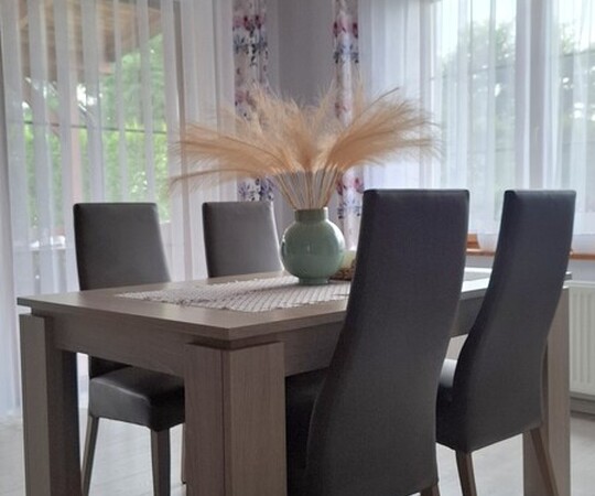 Sprzedam zestaw, stół rozkładany, cztery krzesła firmy 