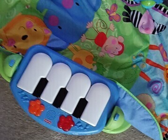 Fisher Price Mata gimnastyczna z pianinkiem. Stan bardzo 