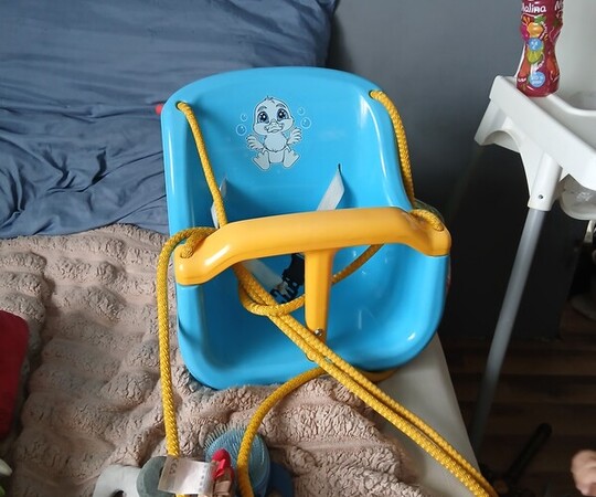 Witam mam do oddania za mleko bebiko 3 oraz pampersy 5 