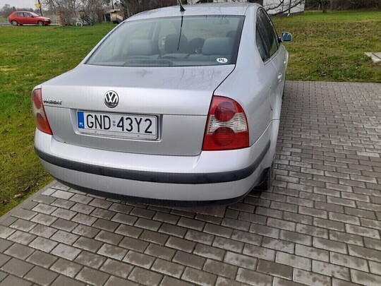 Sprzedam Volkswagen Passat b5 1.6 benzyna Sedan. Kolor 