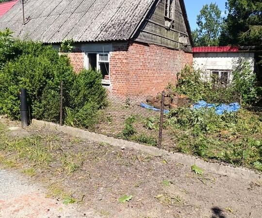 Sprzedam ziemię z działką zabudowaną po gospodarstwie 