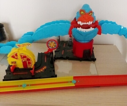 Witam, sprzedam 3 zestawy Hot Wheels: - hot wheels city 