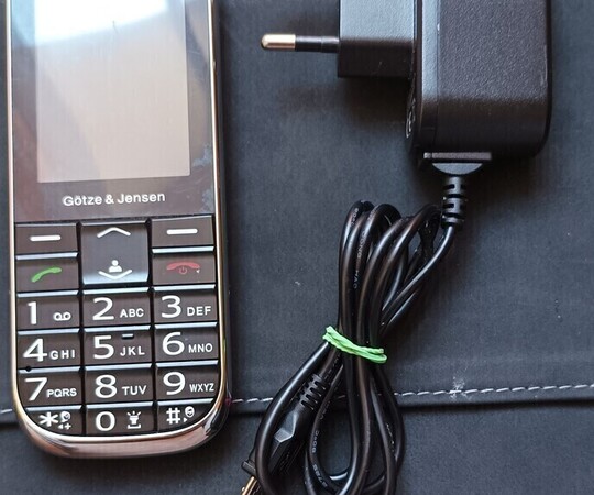 Mam do sprzedania nowy i nie używany telefon dla starszej 