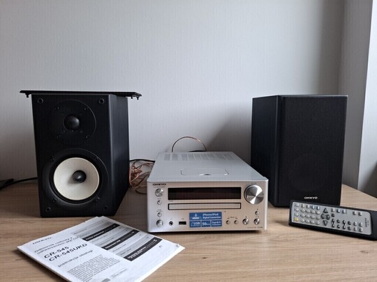 Sprzedam używana miniwieża Onkyo CR-545 stan b. dobry 
