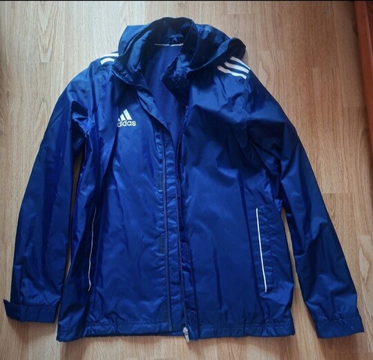 Sprzedam kurtkę wiatrówkę 152/158 cm adidas, po moim synu. 