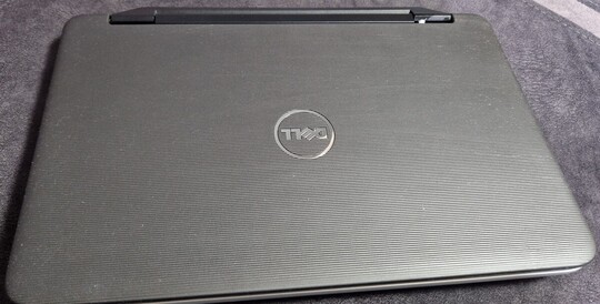 Sprzedam laptop Dell Vostro 2520.Sprzęt jest używany i 