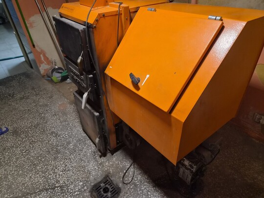 Sprzedam piec na węgiel ekogroszek 15 kW używany tylko 4 