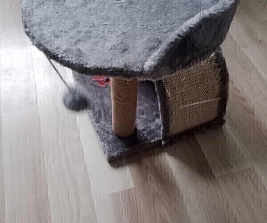 Sprzedam drapak dla kota. Wysokość 38 cm, średnica okręgu 