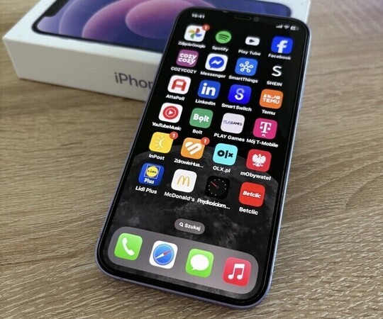 Sprzedam iPhone 12 kondycja baterii 89. Cały czas noszony 