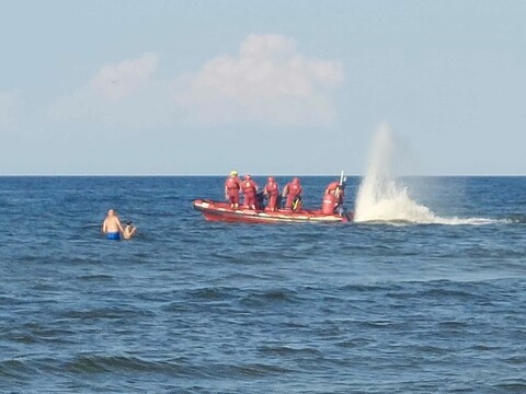 Przez godzinę szukali jej ratownicy, bo zostawiła na plaży rzeczy i poszła na obiad