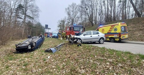 Dachowanie na drodze 503, pięcioro rannych