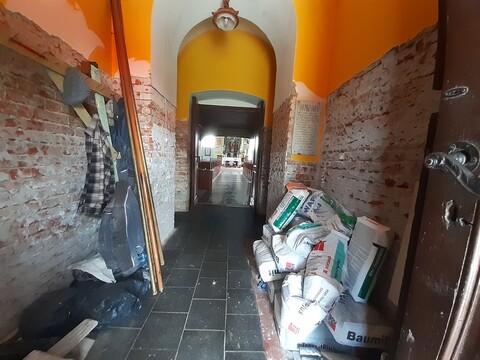Remont kościoła w Łęczu. Z zabytku sypał się tynk