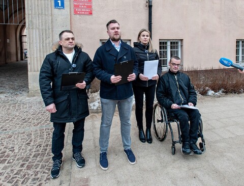Kolejne podejście do czerwonej gwiazdy na cmentarzu