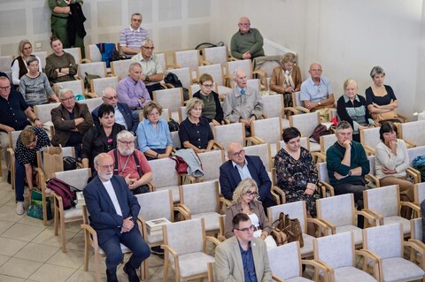Echo sprzed wieków w dwóch językach