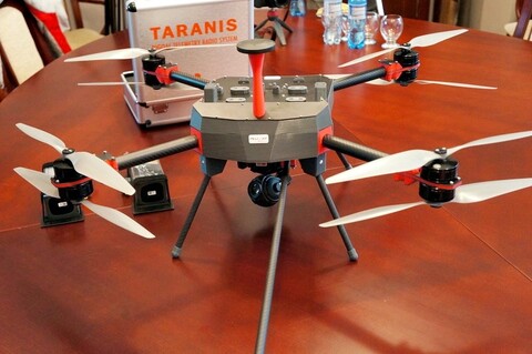 Dron ujawni trucicieli