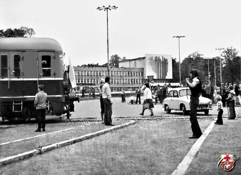 Gdy przez centrum Elbląga jeździł pociąg... (Elbląskie Archiwum Foto)