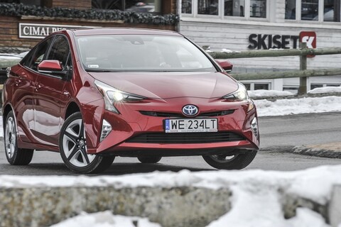 Hybrydy Toyoty są chętnie kupowane