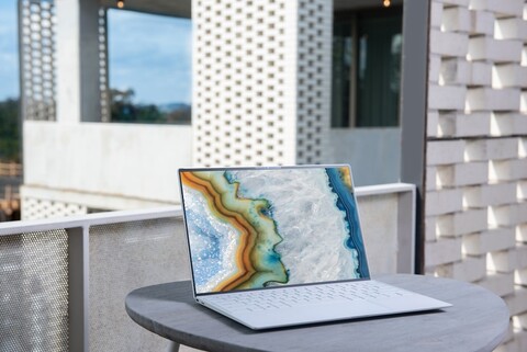 Jak firmy i szkoły oszczędzają tysiące złotych na sprzęcie komputerowym — dlaczego laptopy poleasingowe stają się standardem w małych i średnich przedsiębiorstwach