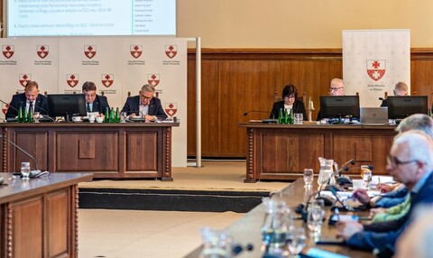 Na sesji o hejcie i sensie składania interpelacji