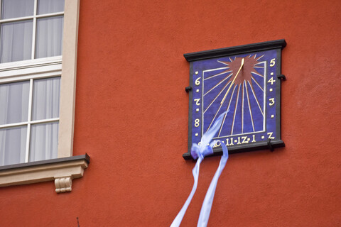 Znów odmierza czas na starówce