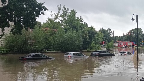 Kumiela też wylała. Zalana ul. Związku Jaszczurczego i okolice