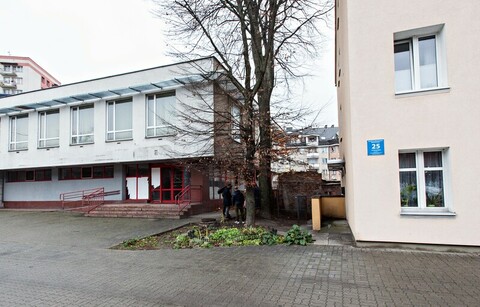 Koczowali pod oknami mieszkańców