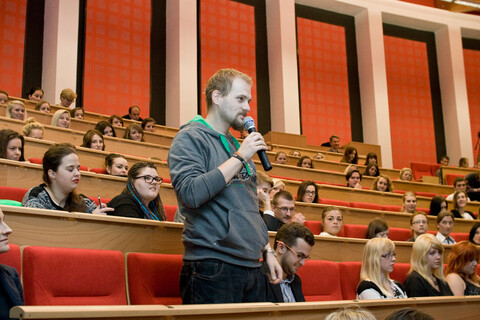 Mówili o kryzysie. Konferencja w PWSZ