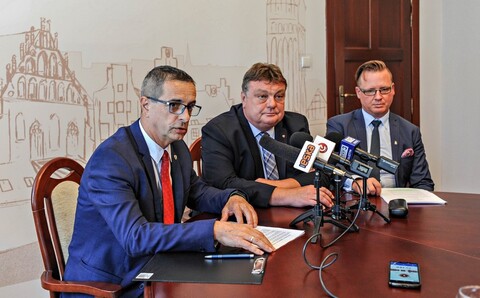 Pogłębianie w porcie pod znakiem zapytania
