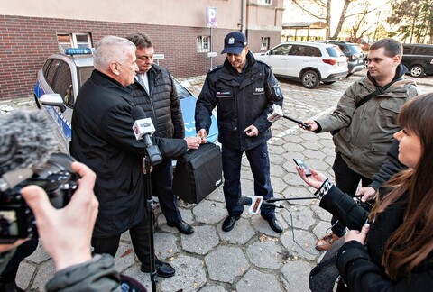 Nowe auto i alkomat trafiły do elbląskich policjantów