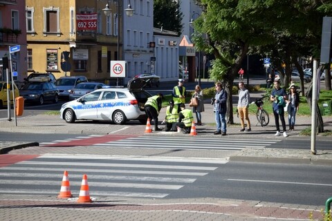 Odłóż telefon przed przejściem dla pieszych. Policjanci apelują o ostrożność