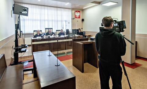 Sąd skazał byłego policjanta za przemoc i groźby podczas przesłuchania
