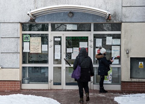 Osobiście, telefonicznie, internetowo. Jak przebiega rejestracja na szczepienia