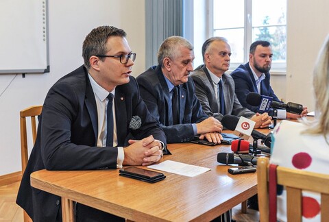 Nadzwyczajna sesja odwołana! (aktualizacja) 