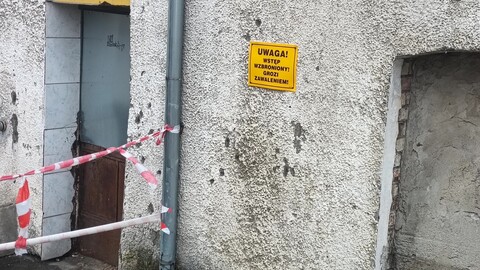Pustostan się sypie, budynek nie zostanie rozebrany