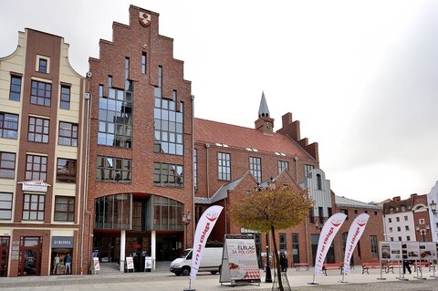 Koszary na sprzedaż, ratusz z hipoteką