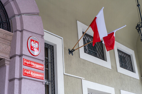 Sądowy problem z flagą