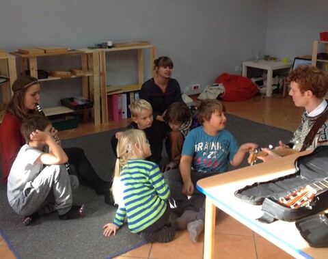 Szkoła Podstawowa Montessori – to dobry wybór dla dziecka?