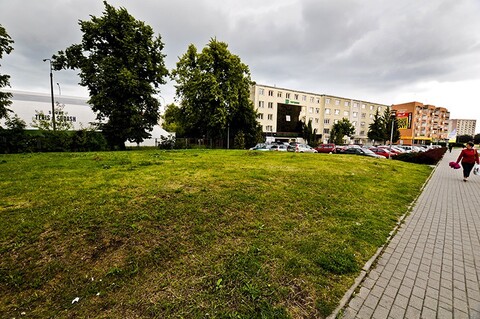 Sąd rośnie, a problem z parkingiem pozostaje