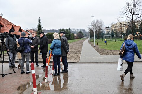 To mieszkańcy wydeptali tę ścieżkę
