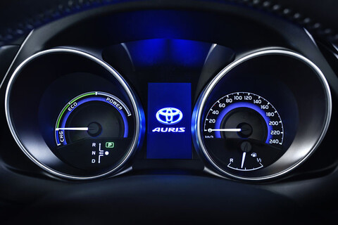 Toyota Auris - kompakt i kombi z trzema napędami do wyboru