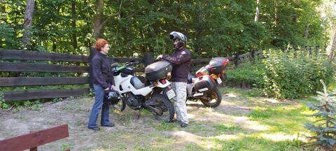 W tym miejscu odpocznie motocyklista, rowerzysta i piechur