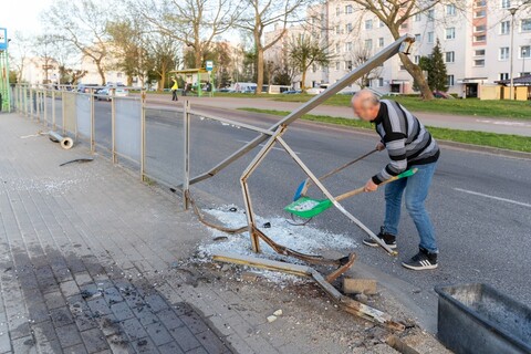 Zawracał na Ogólnej, uderzył w barierki