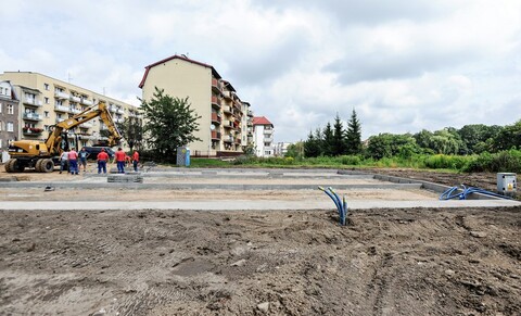 Zburzyli kamienicę, budują parking