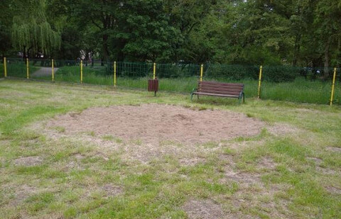 Rodzice alarmują: plac zabaw w parku Kajki jest nieprzygotowany do otwarcia