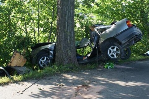 Tragiczny wypadek opla vectry - trzy osoby nie żyją