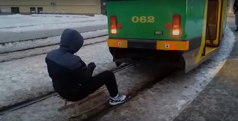 24-letni „saneczkarz” odpowie przed sądem