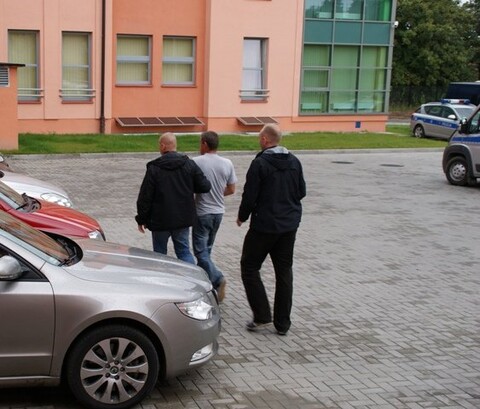 Wabił 13-latki ofertą pracy, a później je molestował