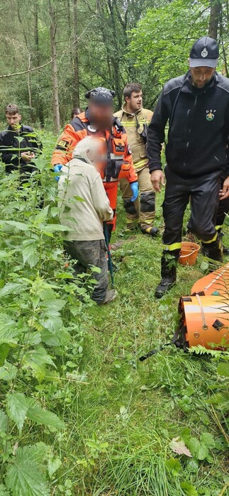83-latek zabłądził w lesie, znalazły go służby