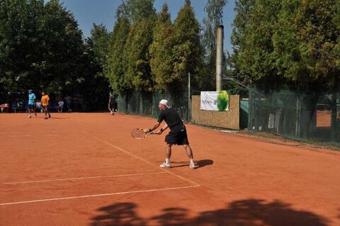 Amatorzy na kortach (tenis)